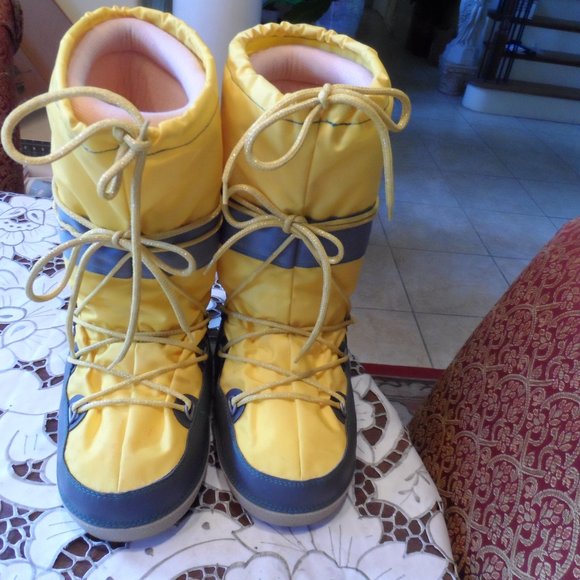 Marc Jacobs Yellow-Gray Logo Moon Boots Size L- 9.5M - Picture 2 of 16